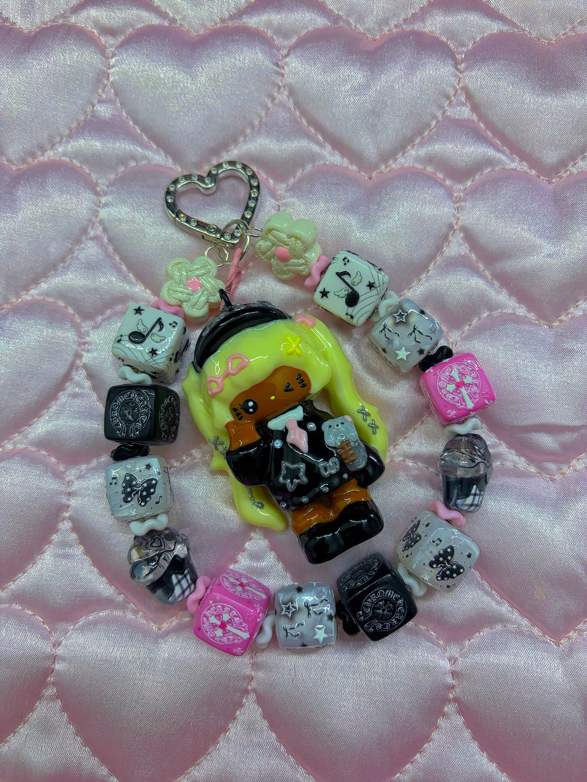 hk girlie charm 𝜗𝜚 ⊹ ‧₊˚