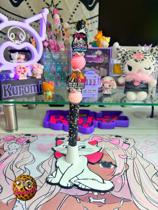 white chicks pen 🎀